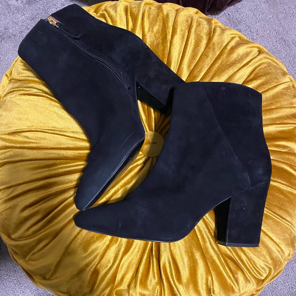 Nine West Suede Black Ankle boots size 8
